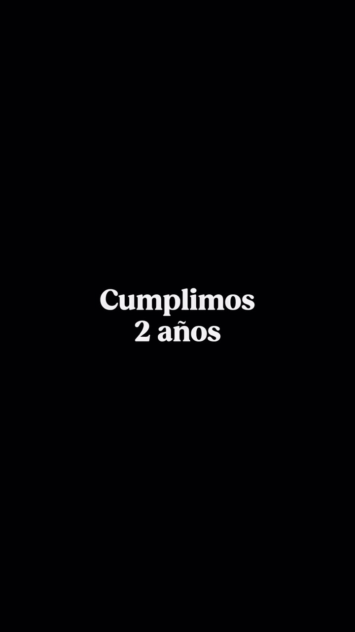 ¡HOY CUMPLIMOS 2 AÑOS!
Hace solo dos años empezábamos este proyecto con muchísima ilusión, sin saber todo lo que estaba por venir… 💙
Y hoy podemos decir que hemos crecido, hemos aprendido y, sobre todo, lo hemos hecho juntos.
En estos dos años hemos conseguido algo que nos hace especialmente felices: cambiar de local para tener un espacio más grande, porque vosotros habéis confiado en nosotros y habéis hecho que este proyecto siga creciendo.
Cada entrenamiento, cada reto, cada persona que ha cruzado nuestras puertas y cada objetivo conseguido forma parte de esta historia.
2 años. Un local nuevo. Muchísimos sueños cumplidos. Y lo mejor… todo lo que todavía está por venir. 🚀
Gracias por confiar en nosotros, por formar parte de esta familia y por hacer posible que hoy celebremos estos dos años.
¡Vamos a por muchos más!